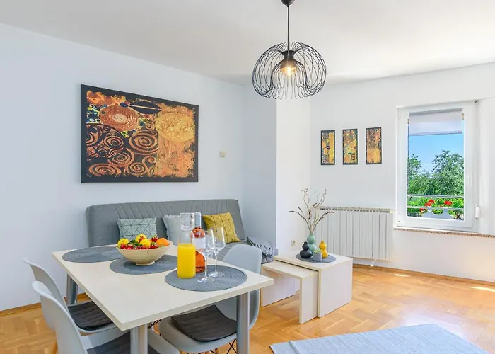 Apartment Vita דירה פולה